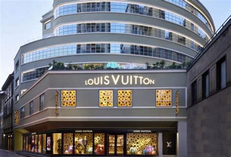 louis vuitton sede legale milano|Vuitton: il nuovo spazio nell'ex Garage Traversi in centro a Milano.